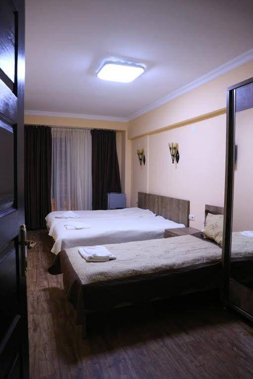 Батуми: Hotel Batus