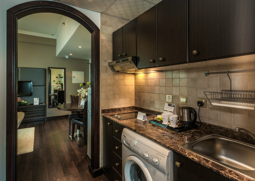 Дубай: TOP First Central Hotel Suites