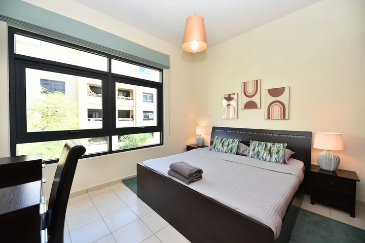 Дубай: ADN - 1 Bedroom Apartment in The Greens