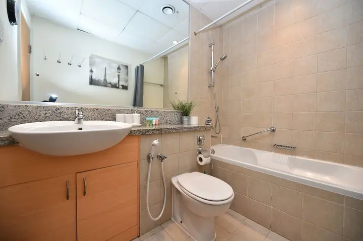 Дубай: ADN - 1 Bedroom Apartment in The Greens