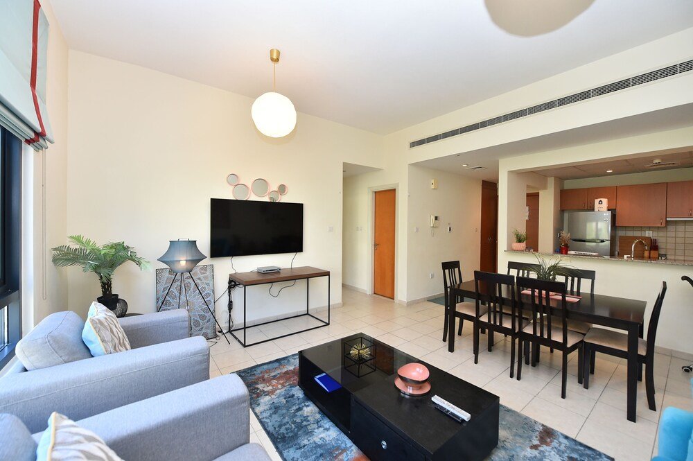 Дубай: ADN - 1 Bedroom Apartment in The Greens