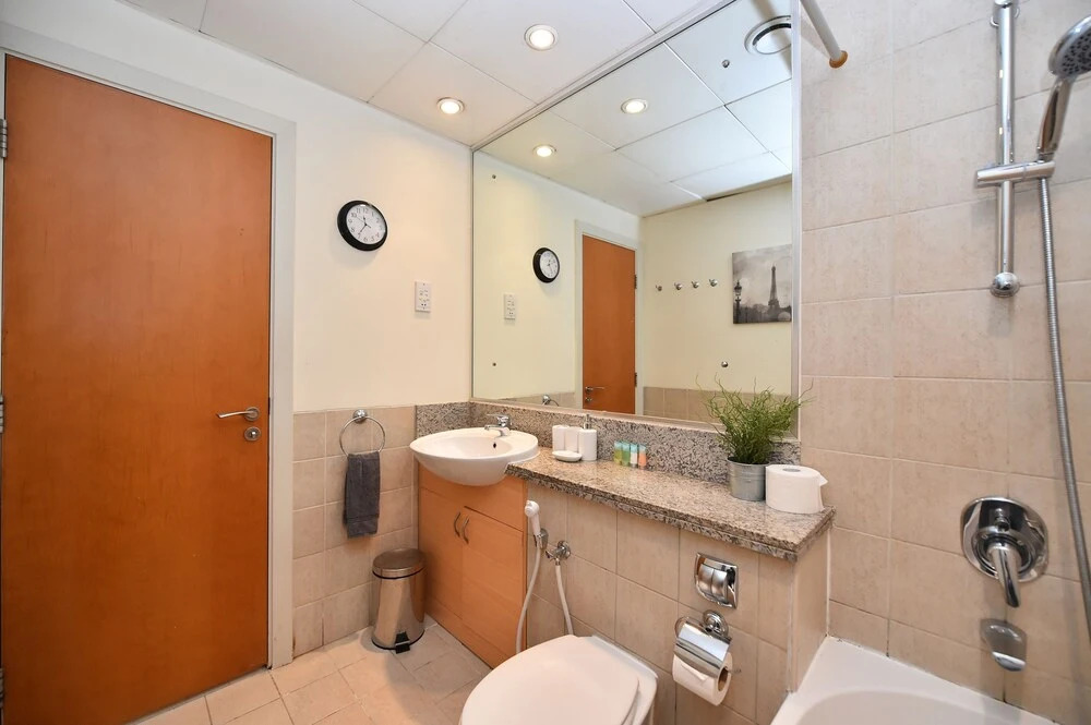 Дубай: ADN - 1 Bedroom Apartment in The Greens