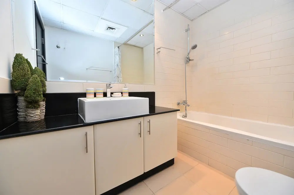 Дубай: KTH - Modern 1BR apartment Dubai Marina