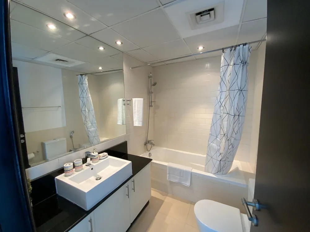 Дубай: KTH - Modern 1BR apartment Dubai Marina