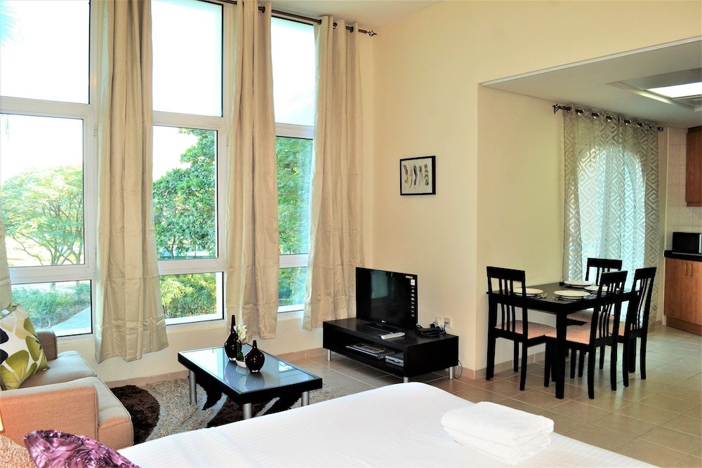 Дубай: MCLN - Spacious Furnished Studio