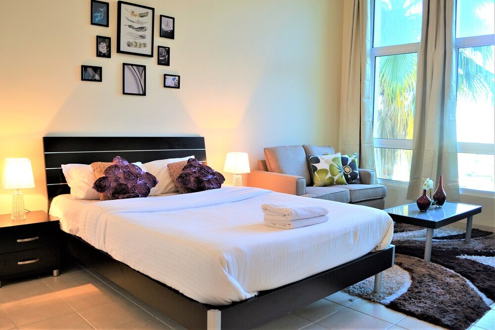 Дубай: MCLN - Spacious Furnished Studio