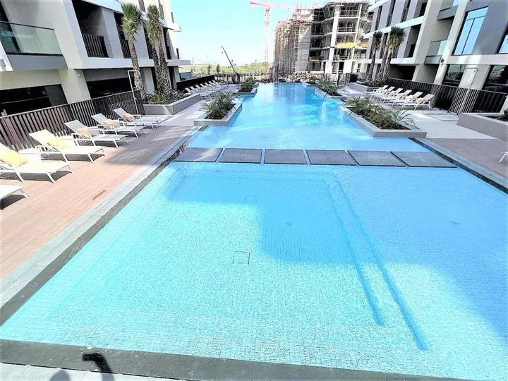 Дубай: Spacious 1 bedroom with balcony in Wilton Terraces