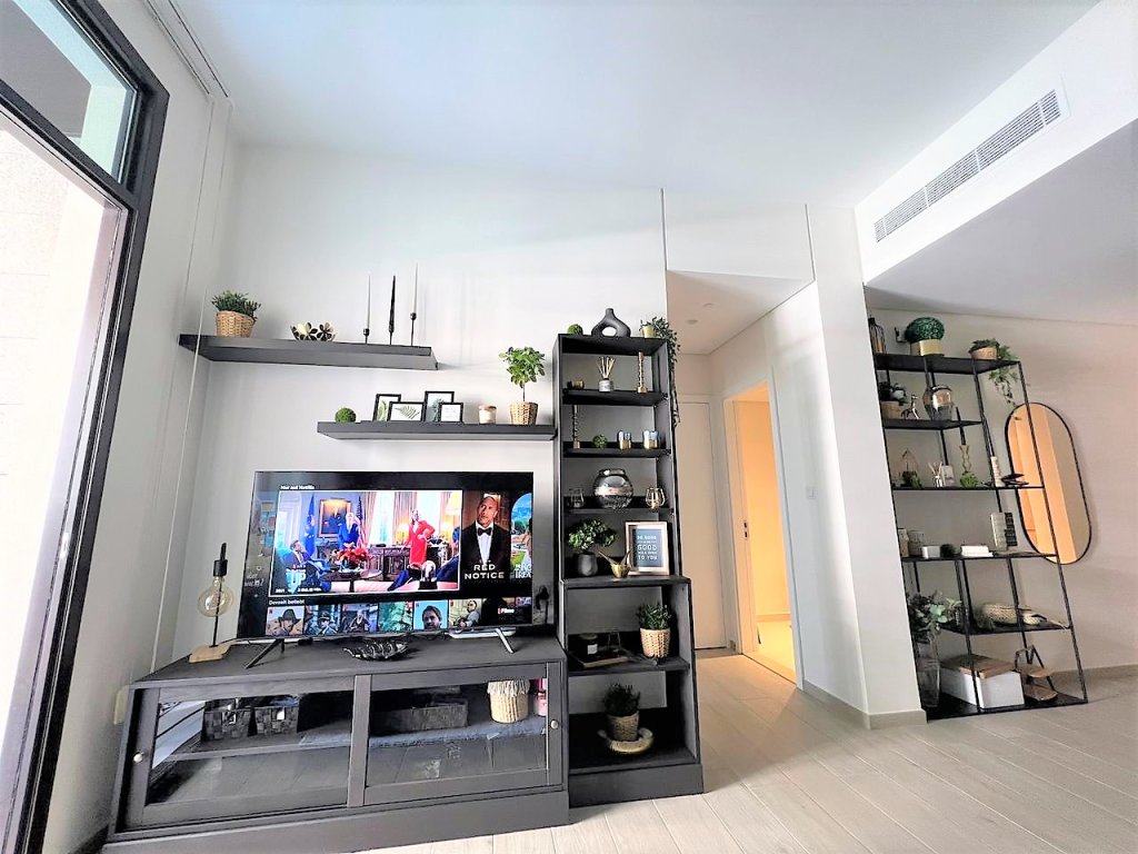 Дубай: Spacious 1 bedroom with balcony in Wilton Terraces