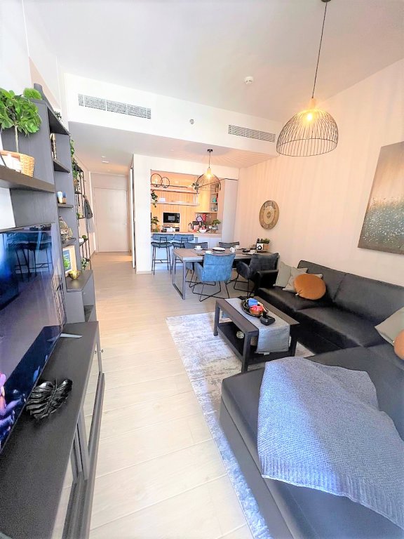 Дубай: Spacious 1 bedroom with balcony in Wilton Terraces