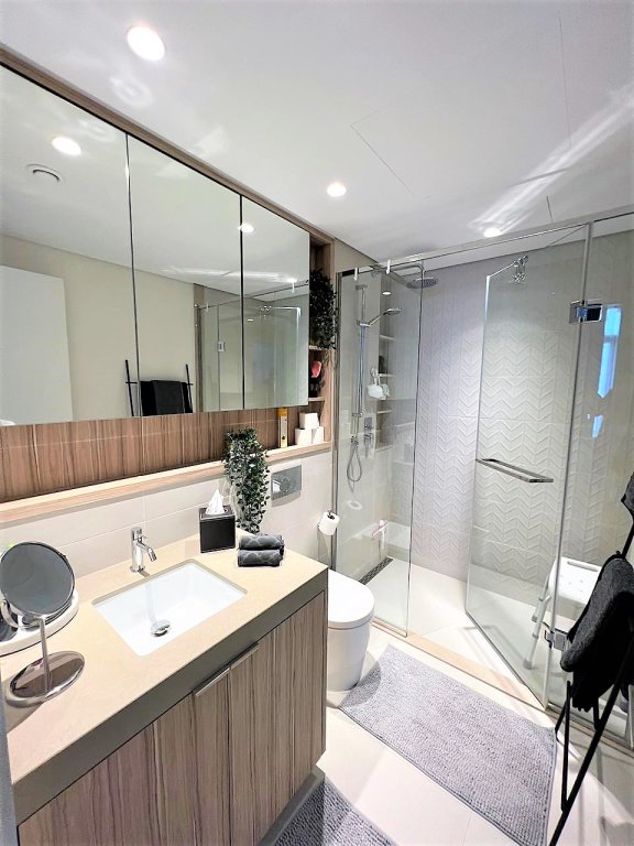 Дубай: Spacious 1 bedroom with balcony in Wilton Terraces