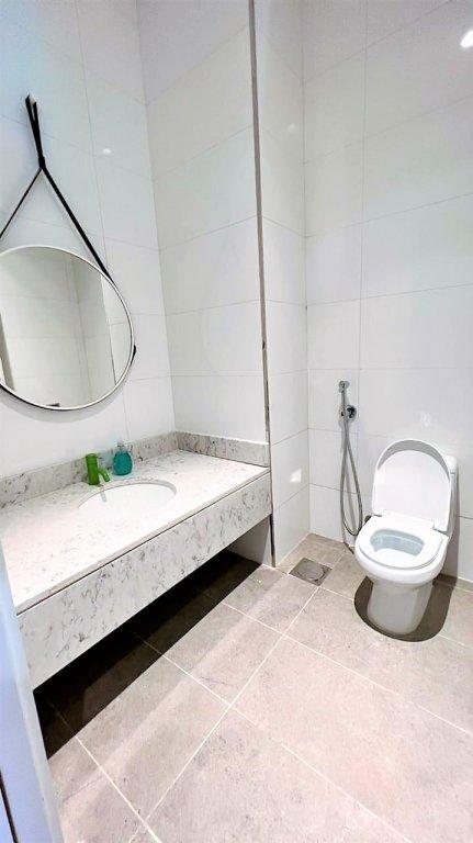 Дубай: Spacious 1 bedroom with balcony in Wilton Terraces