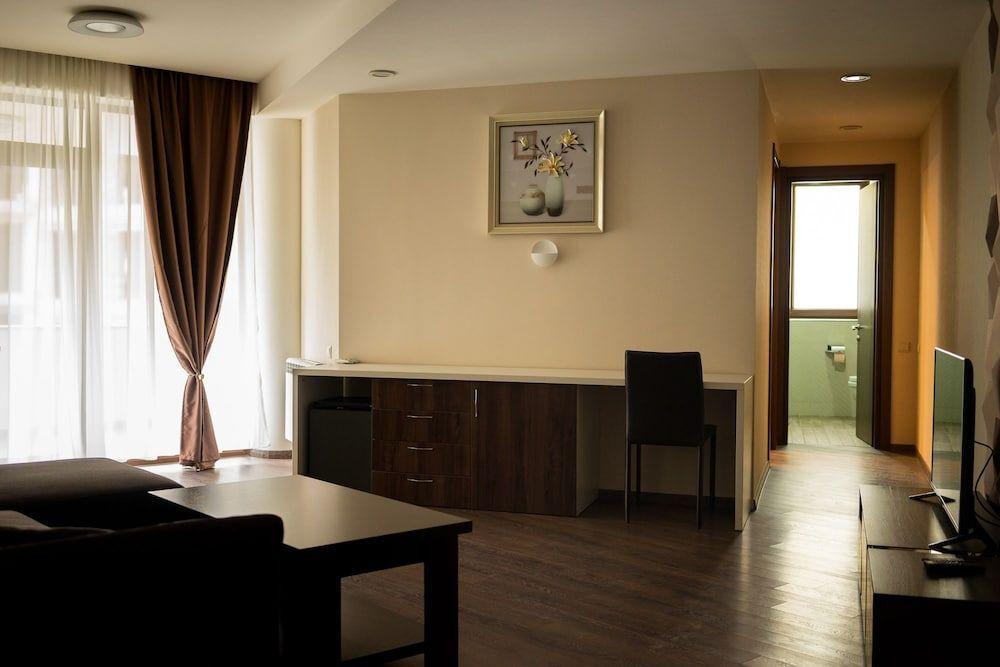 Тбилиси: All Seasons ApartHotel on Freedom Square