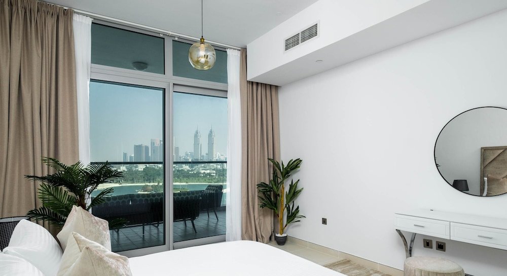 Дубай: Azure Residence by LUX Holiday Home