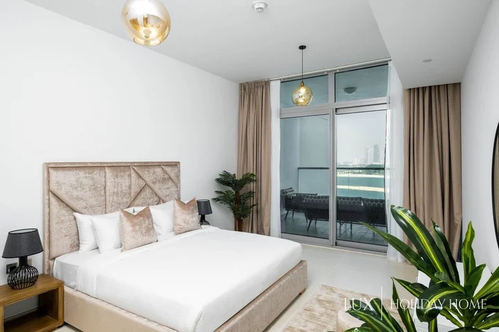 Дубай: Azure Residence by LUX Holiday Home