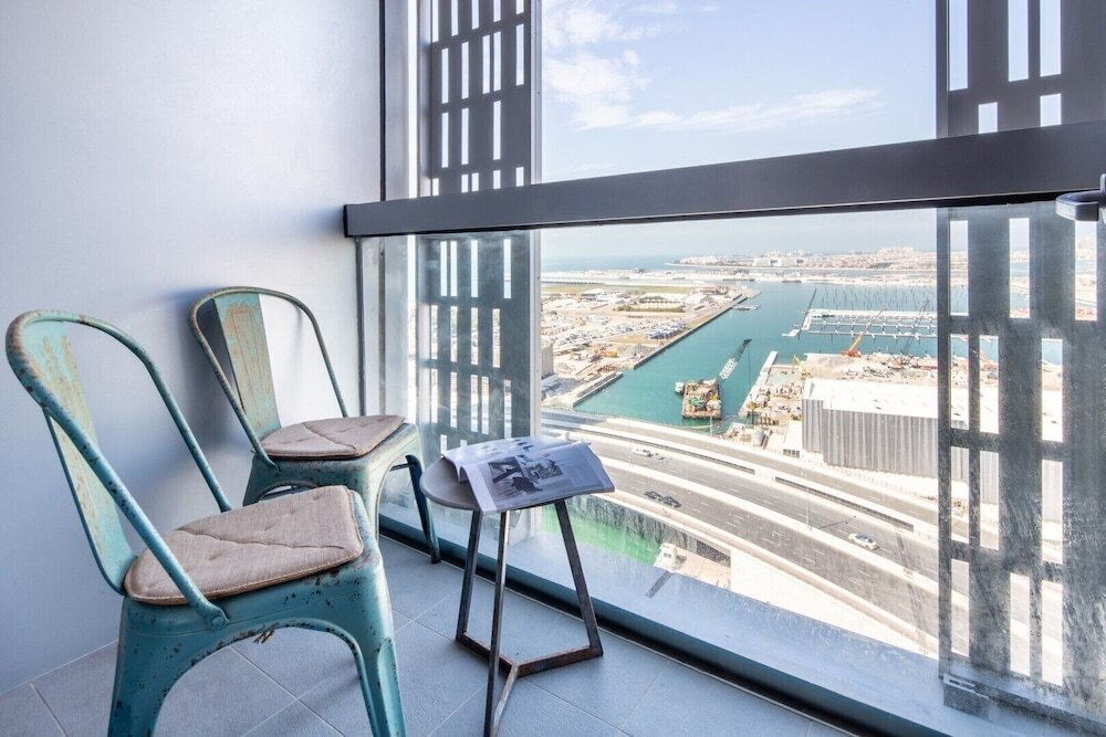 Дубай: Supreme 2BR Apartment - Cosmopolitan Living in Dubai Marina!