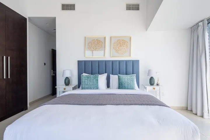 Дубай: Supreme 2BR Apartment - Cosmopolitan Living in Dubai Marina!