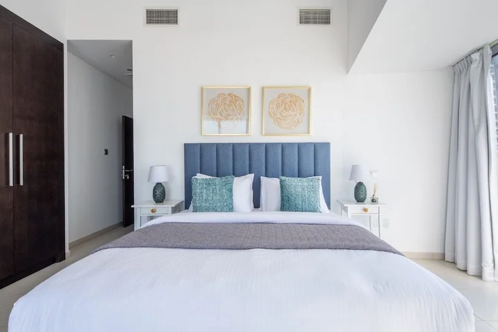 Дубай: Supreme 2BR Apartment - Cosmopolitan Living in Dubai Marina!