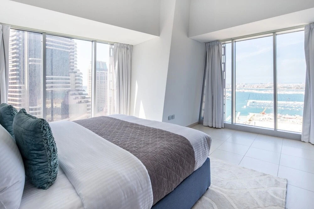 Дубай: Supreme 2BR Apartment - Cosmopolitan Living in Dubai Marina!