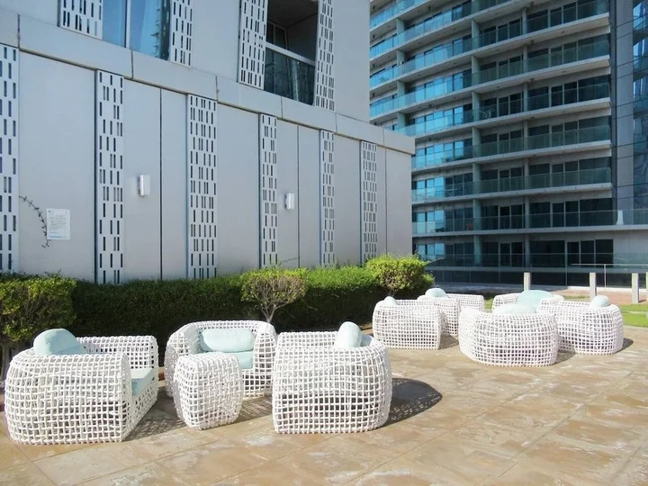 Дубай: Supreme 2BR Apartment - Cosmopolitan Living in Dubai Marina!