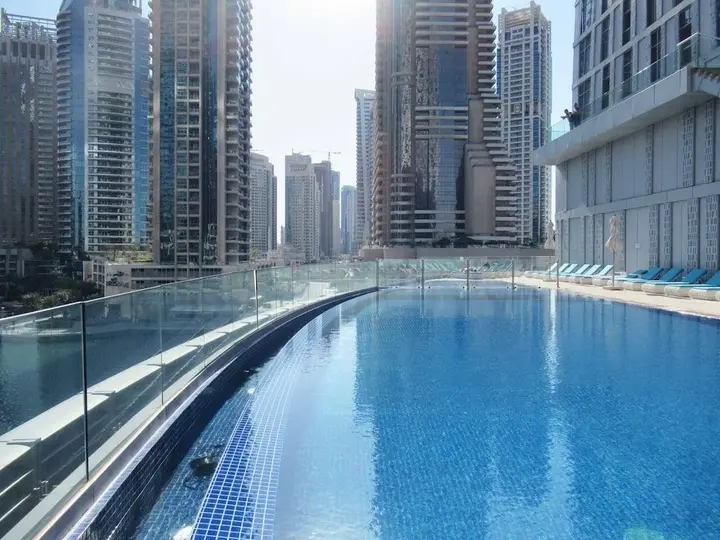 Дубай: Supreme 2BR Apartment - Cosmopolitan Living in Dubai Marina!