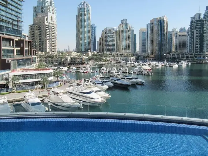 Дубай: Supreme 2BR Apartment - Cosmopolitan Living in Dubai Marina!