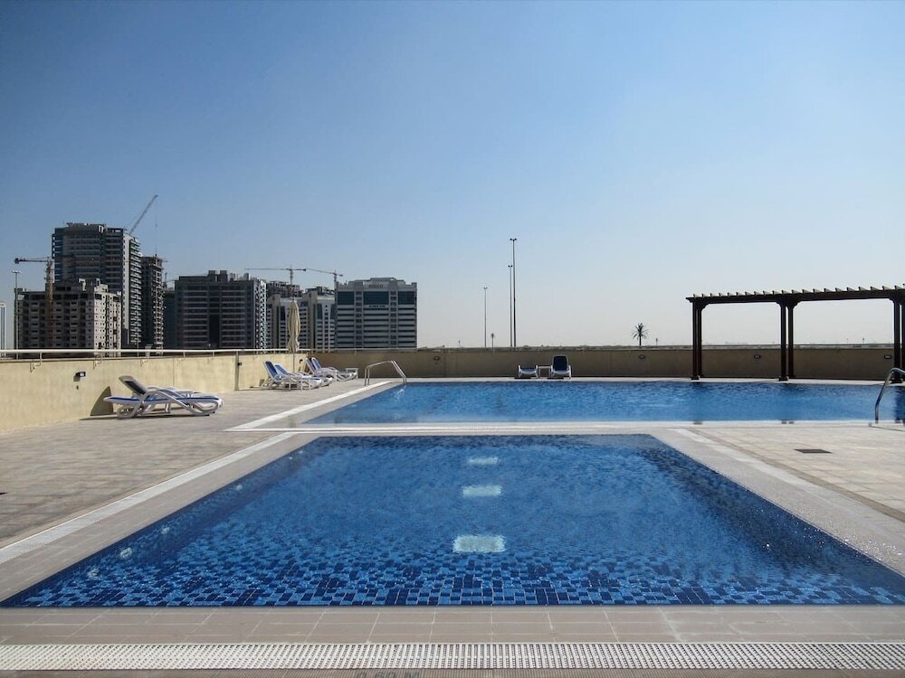 Дубай: Premier 2BR Apartment in JVC Community - Sleeps 5!