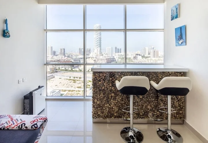 Дубай: Premier 2BR Apartment in JVC Community - Sleeps 5!
