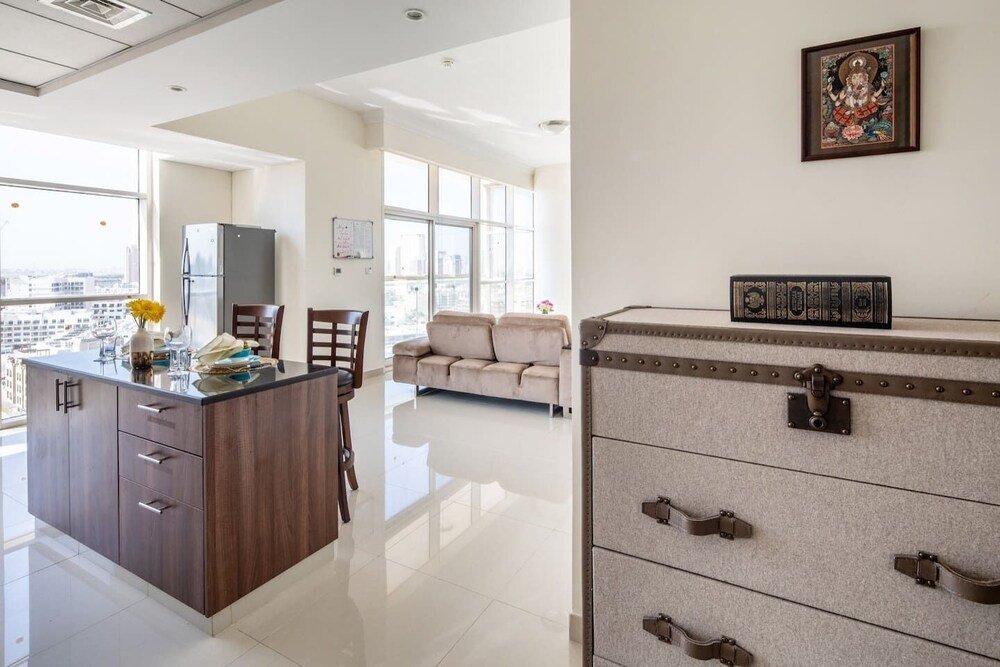 Дубай: Premier 2BR Apartment in JVC Community - Sleeps 5!