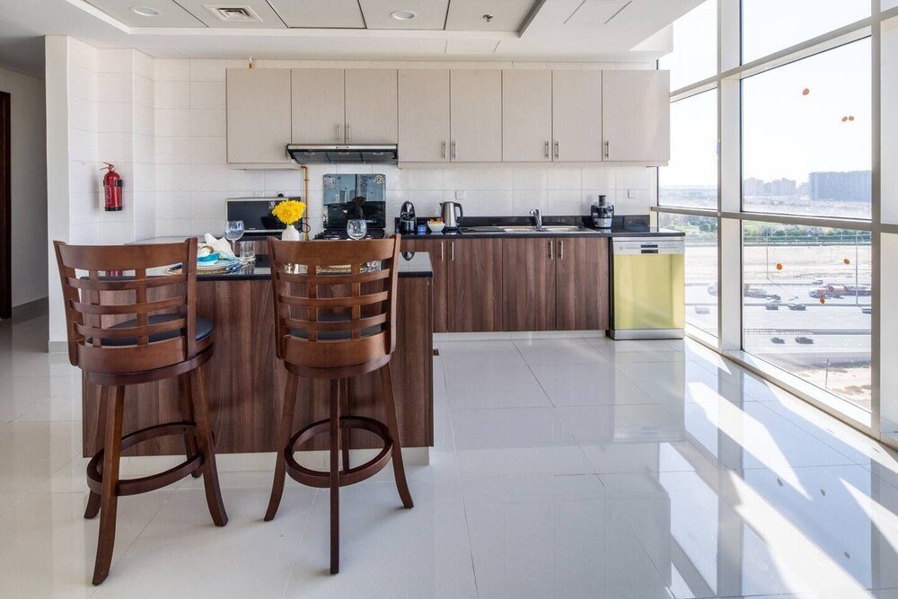 Дубай: Premier 2BR Apartment in JVC Community - Sleeps 5!