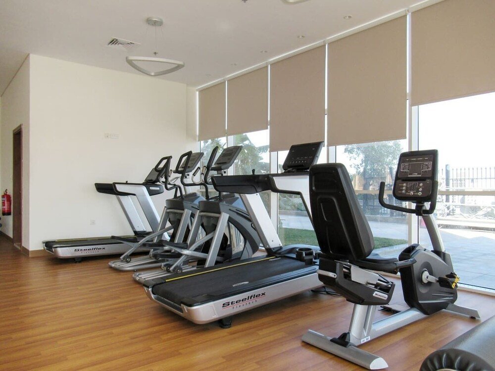Дубай: Premier 2BR Apartment in JVC Community - Sleeps 5!