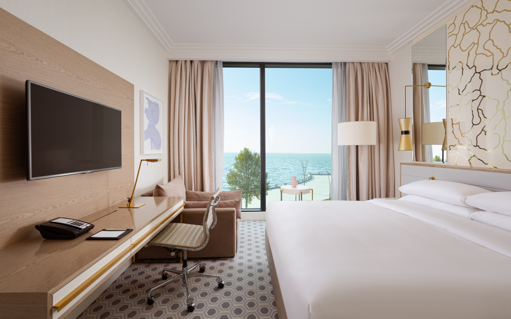 Баку: Отель Baku Marriott Hotel Boulevard