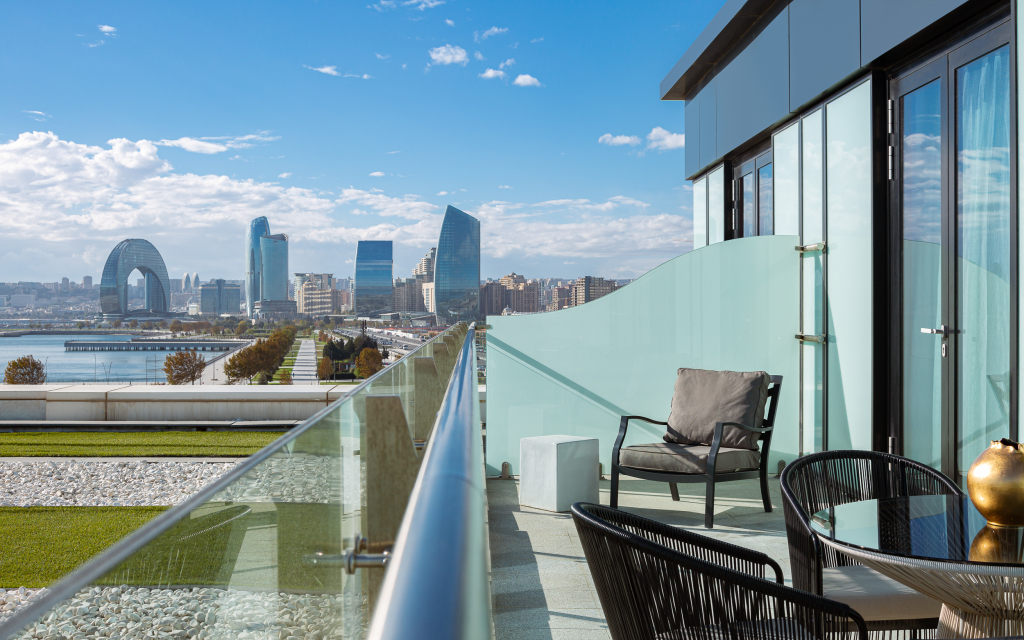 Баку: Отель Baku Marriott Hotel Boulevard