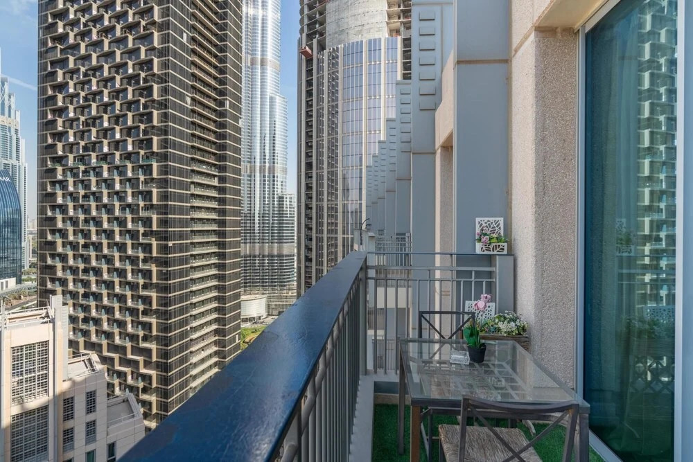 Дубай: 1BR Apt Top Floor Burj Sea Views Downtown