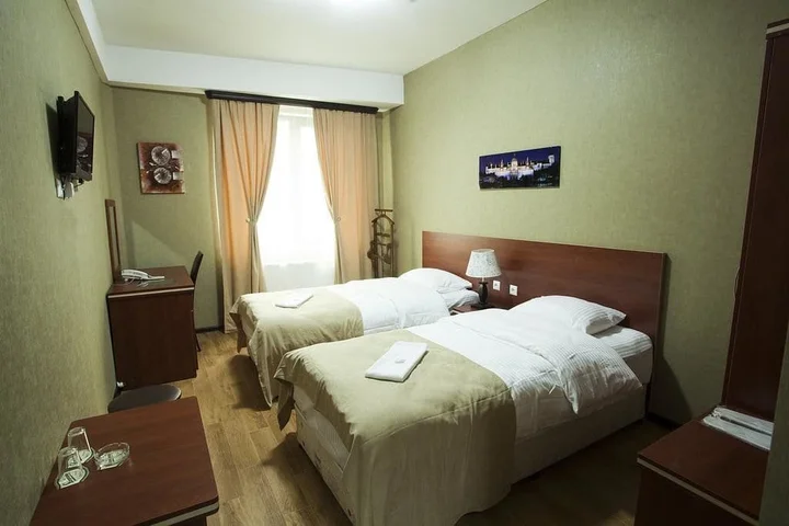 Тбилиси: Lords Hotel