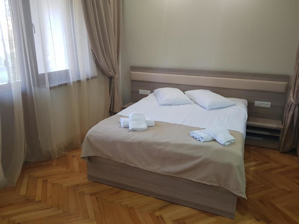 Ереван: Cross Apartments and Tours