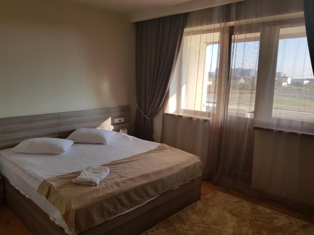 Ереван: Cross Apartments and Tours