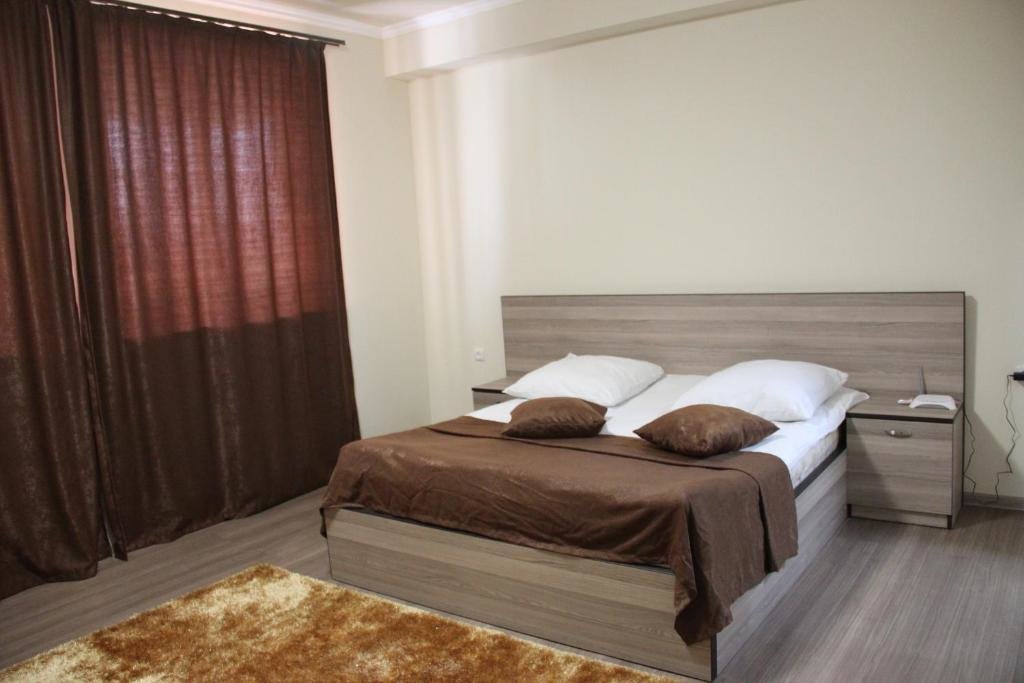 Ереван: Cross Apartments and Tours