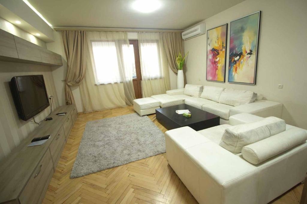 Ереван: Cross Apartments and Tours