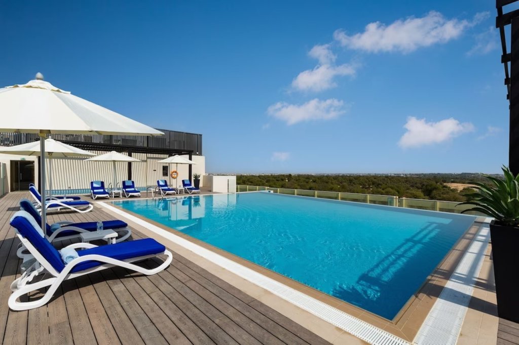 Дубай: Millennium Place Mirdif Apartments