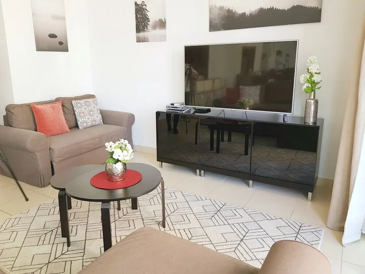 Дубай: Luton Vacation Home Burj Views
