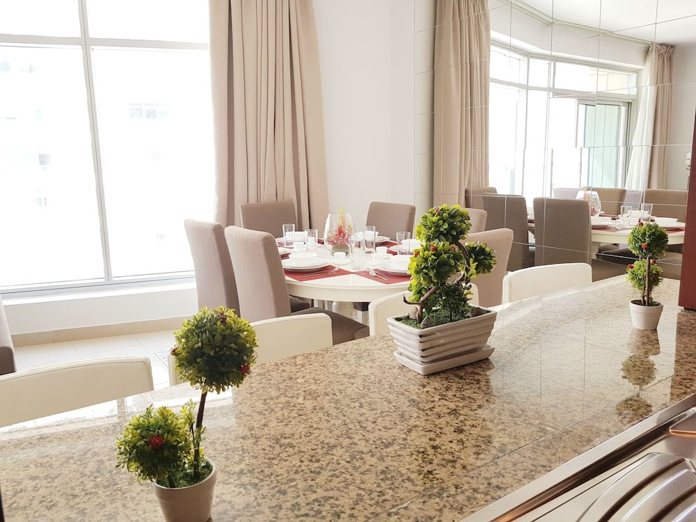 Дубай: Luton Vacation Home Burj Views