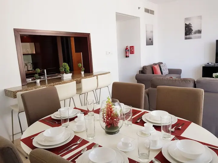 Дубай: Luton Vacation Home Burj Views
