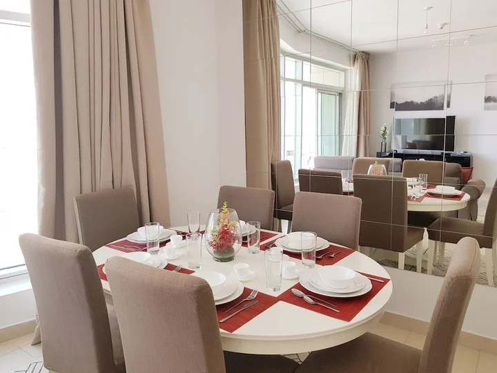 Дубай: Luton Vacation Home Burj Views
