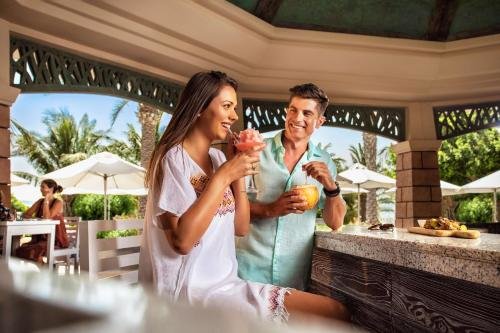 Дубай: Palm Beachfront Estate Sunset Atlantis Views
