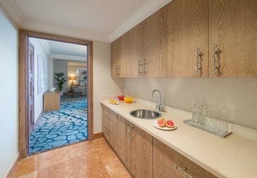 Дубай: Palm Beachfront Estate Sunset Atlantis Views