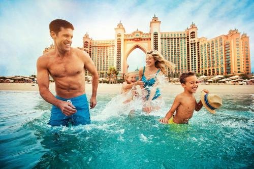 Дубай: Palm Beachfront Estate Sunset Atlantis Views