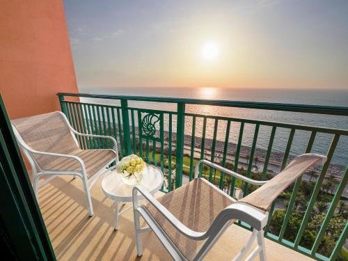 Дубай: Palm Beachfront Estate Sunset Atlantis Views