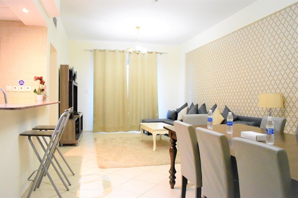 Дубай: 2 Bedrooms Apartment in Marina Diamond 4