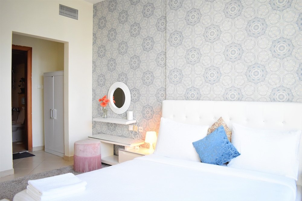 Дубай: 2 Bedrooms Apartment in Marina Diamond 4