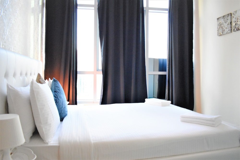 Дубай: 2 Bedrooms Apartment in Marina Diamond 4